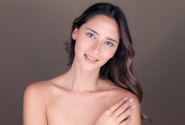 Ögonlocksplastik på Novokliniken i Jönköping - naturligt och ungdomligt resultat med dr Katia Gomes.